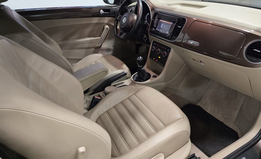 Volkswagen Maggiolino Cabrio 1.6 tdi Design 105cv 70s Edition