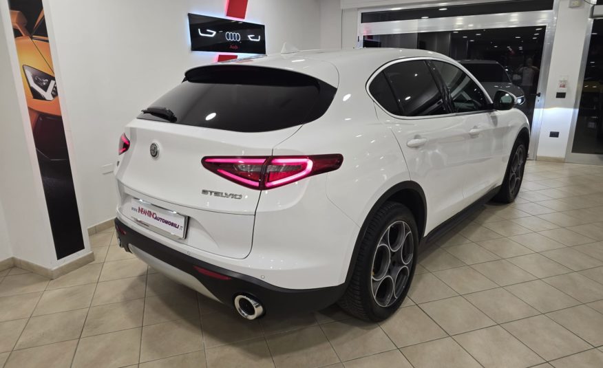 Alfa Romeo Stelvio 2.2 Turbodiesel Super Q4 210cv Auto Full