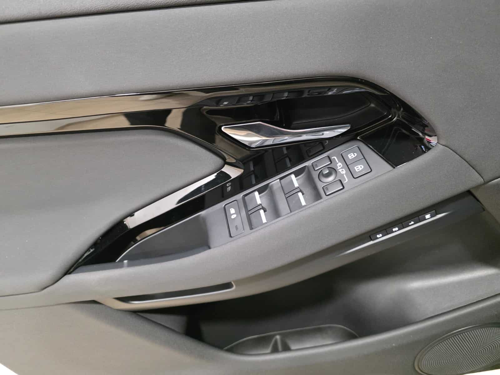 land Rover Evoque 2.0d i4 mhev Dark Edition Eiger Grey awd 163cv