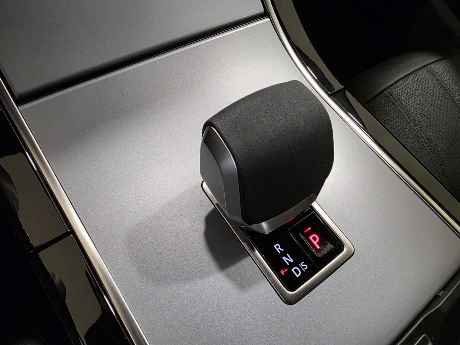 land Rover Evoque 2.0d i4 mhev Dark Edition Eiger Grey awd 163cv