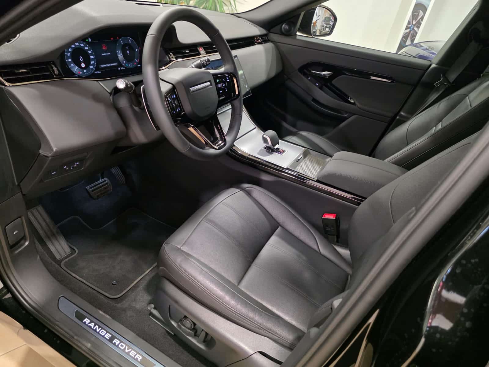 land Rover Evoque 2.0d i4 mhev Dark Edition Eiger Grey awd 163cv