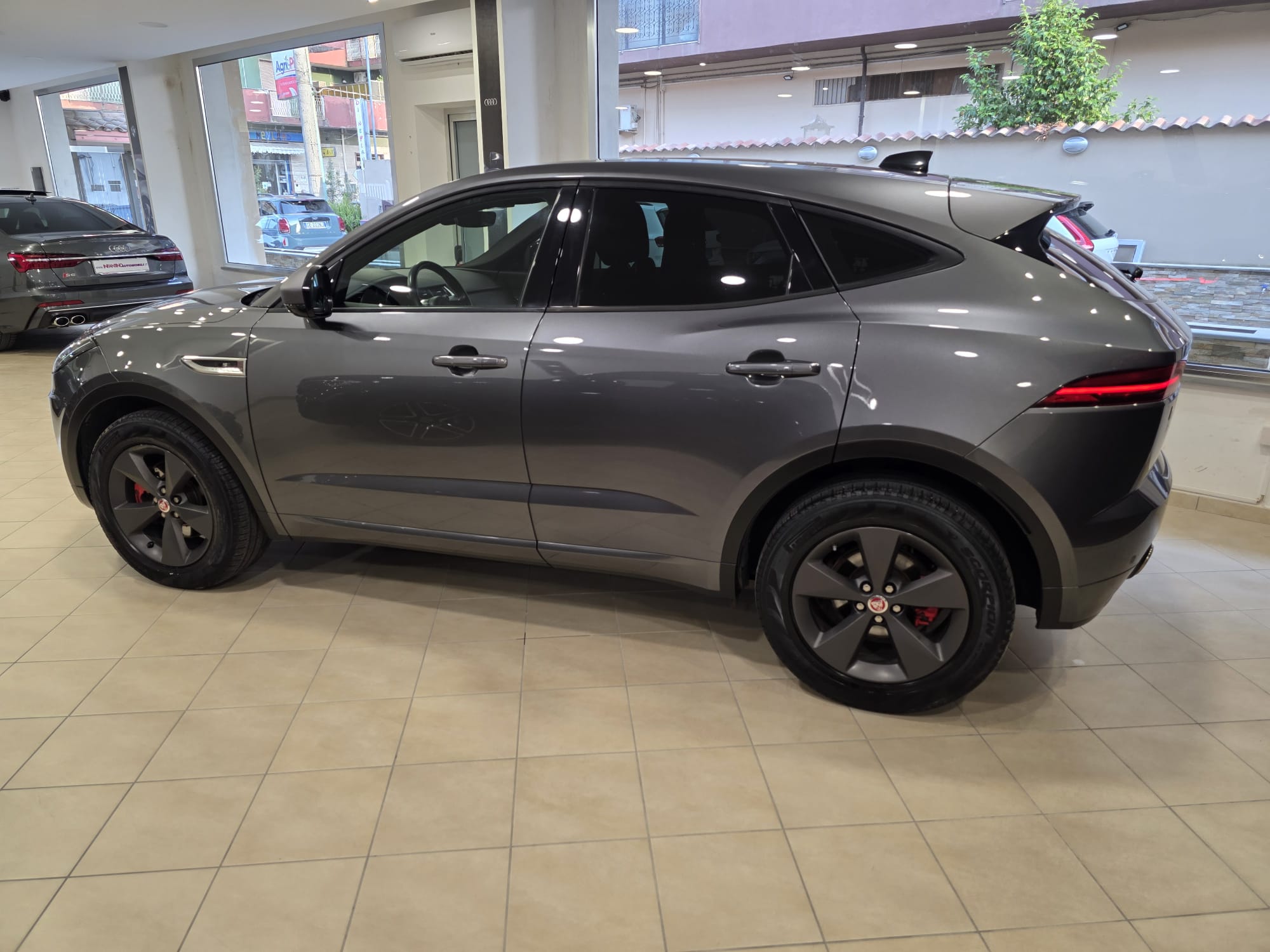 Jaguar E-Pace 2.0d i4 R-Dynamic S awd 150cv aut “Prezzo Reale compreso iva” Uniproprietario Autocarro 5 posti