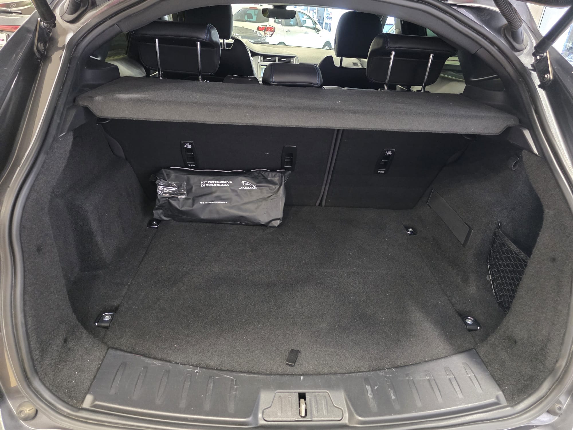 Jaguar E-Pace 2.0d i4 R-Dynamic S awd 150cv aut “Prezzo Reale compreso iva” Uniproprietario Autocarro 5 posti