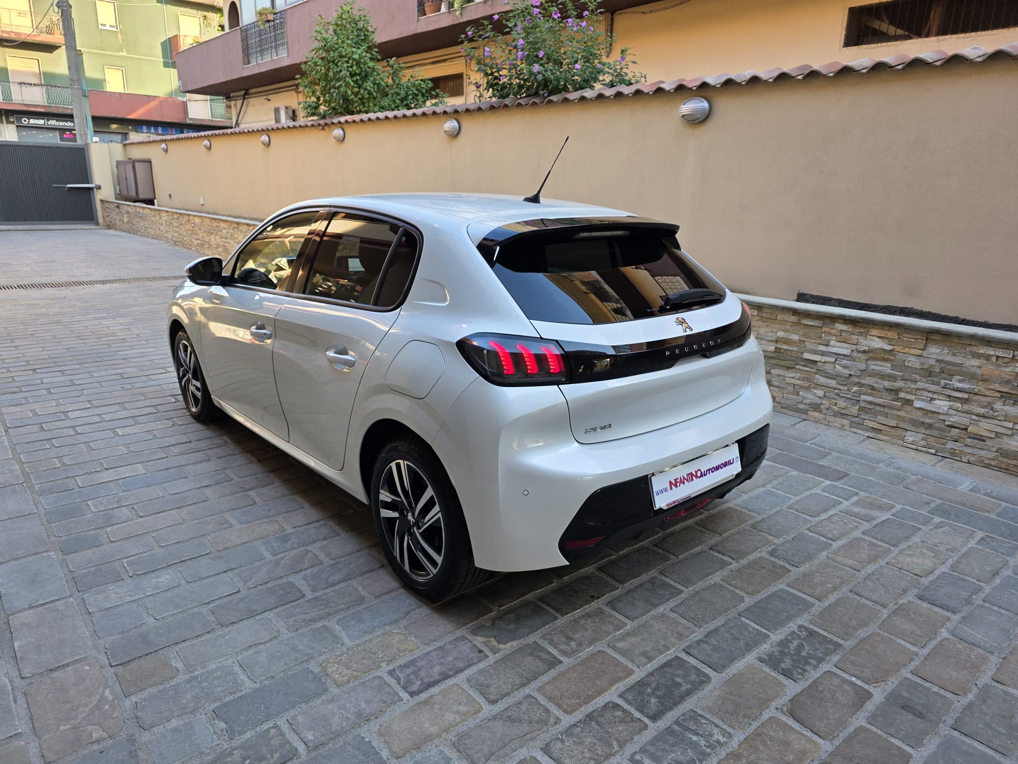 Peugeot 208 1.5 bluehdi Allure Navi Pack