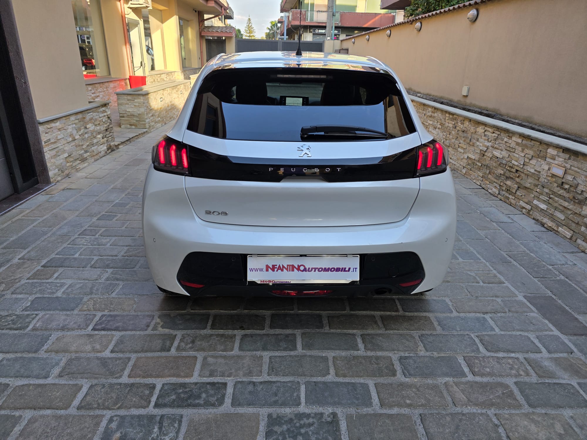 Peugeot 208 1.5 bluehdi Allure Navi Pack