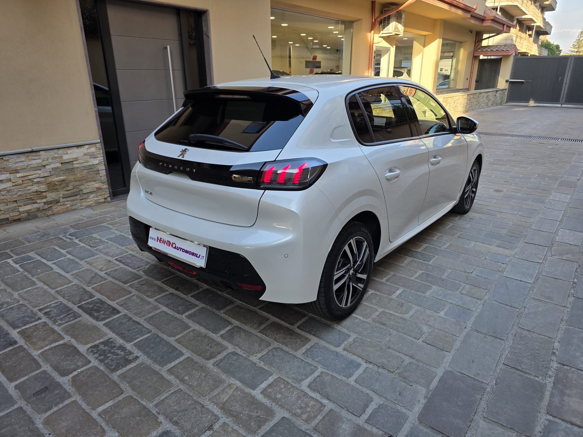 Peugeot 208 1.5 bluehdi Allure Navi Pack