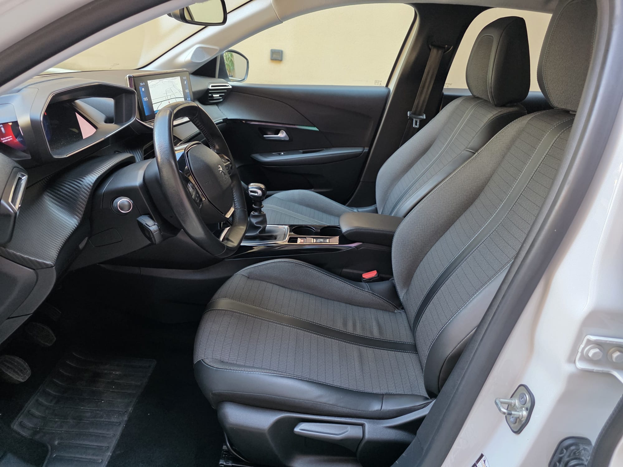 Peugeot 208 1.5 bluehdi Allure Navi Pack