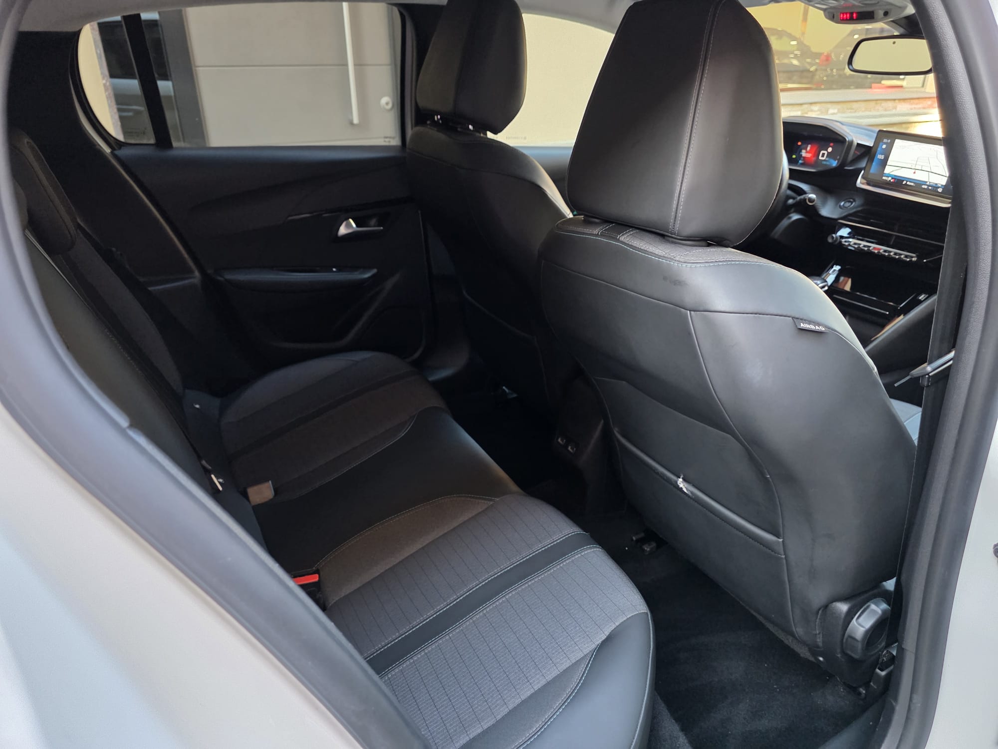 Peugeot 208 1.5 bluehdi Allure Navi Pack