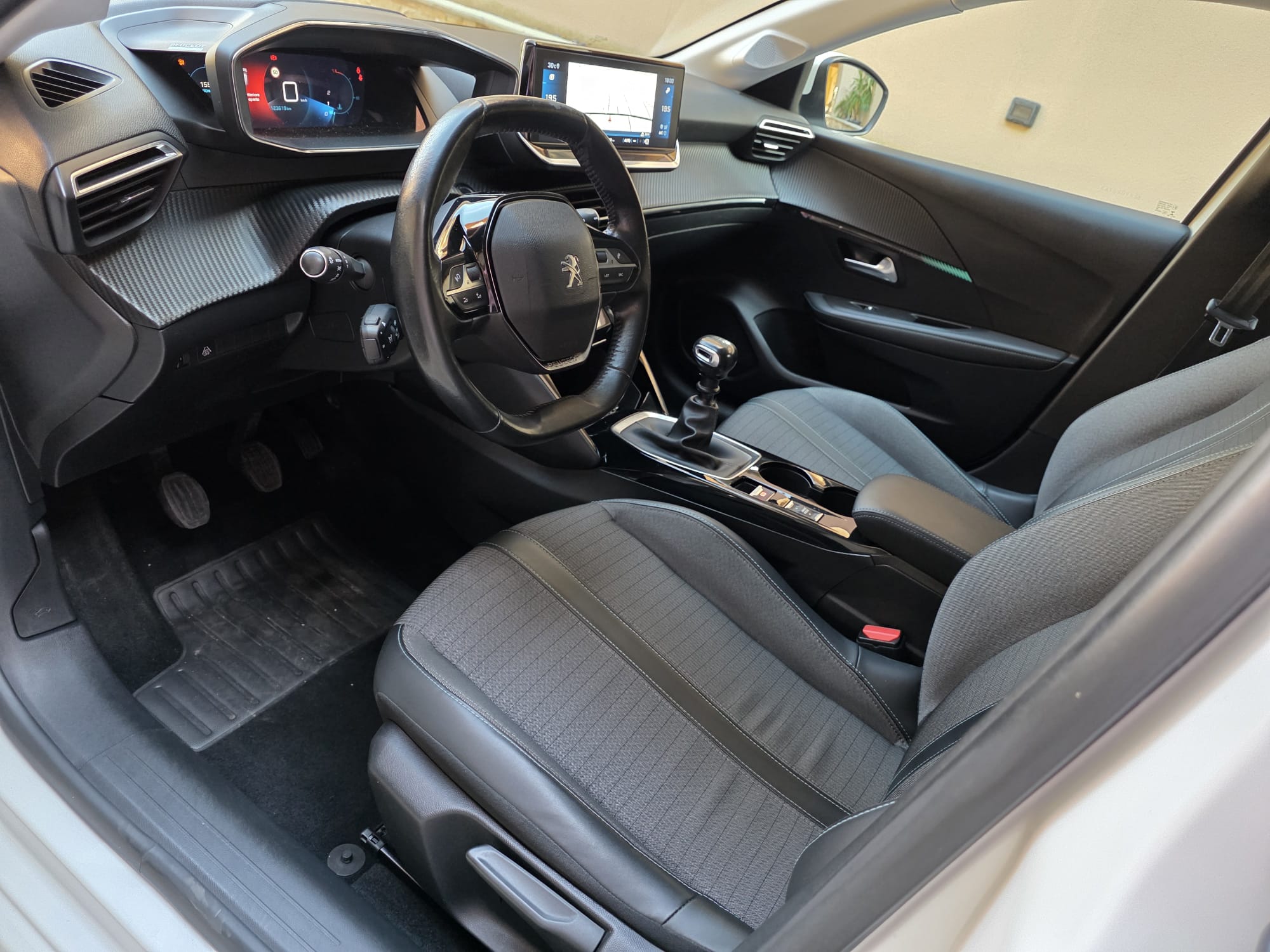 Peugeot 208 1.5 bluehdi Allure Navi Pack