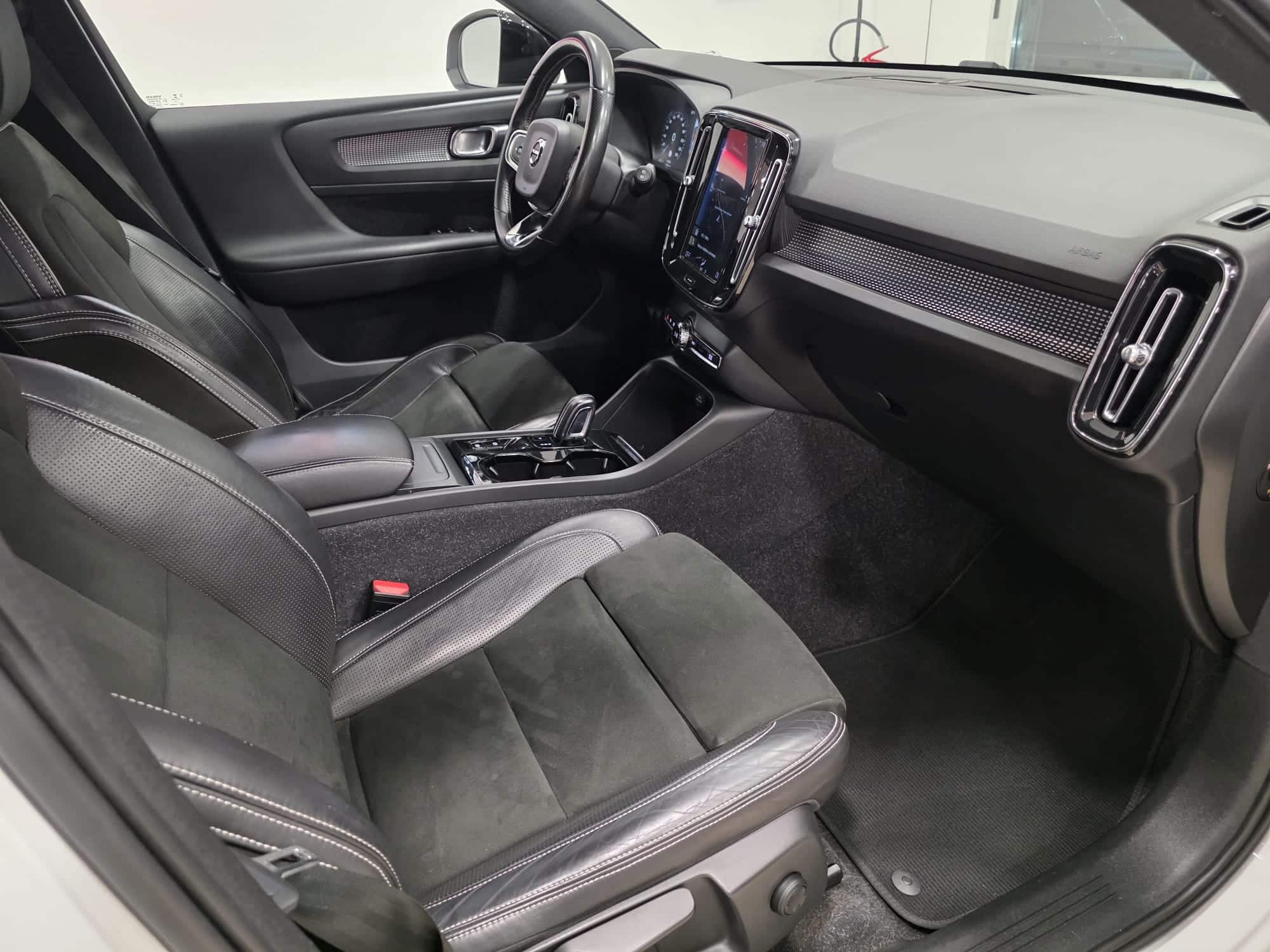 Volvo XC40 2.0 d3 R-design 150 Cv auto my21