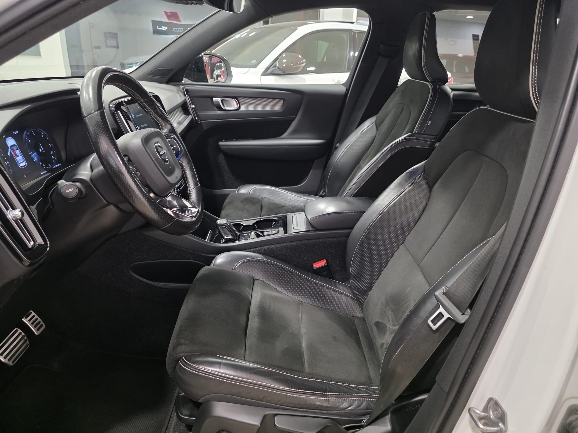 Volvo XC40 2.0 d3 R-design 150 Cv auto my21