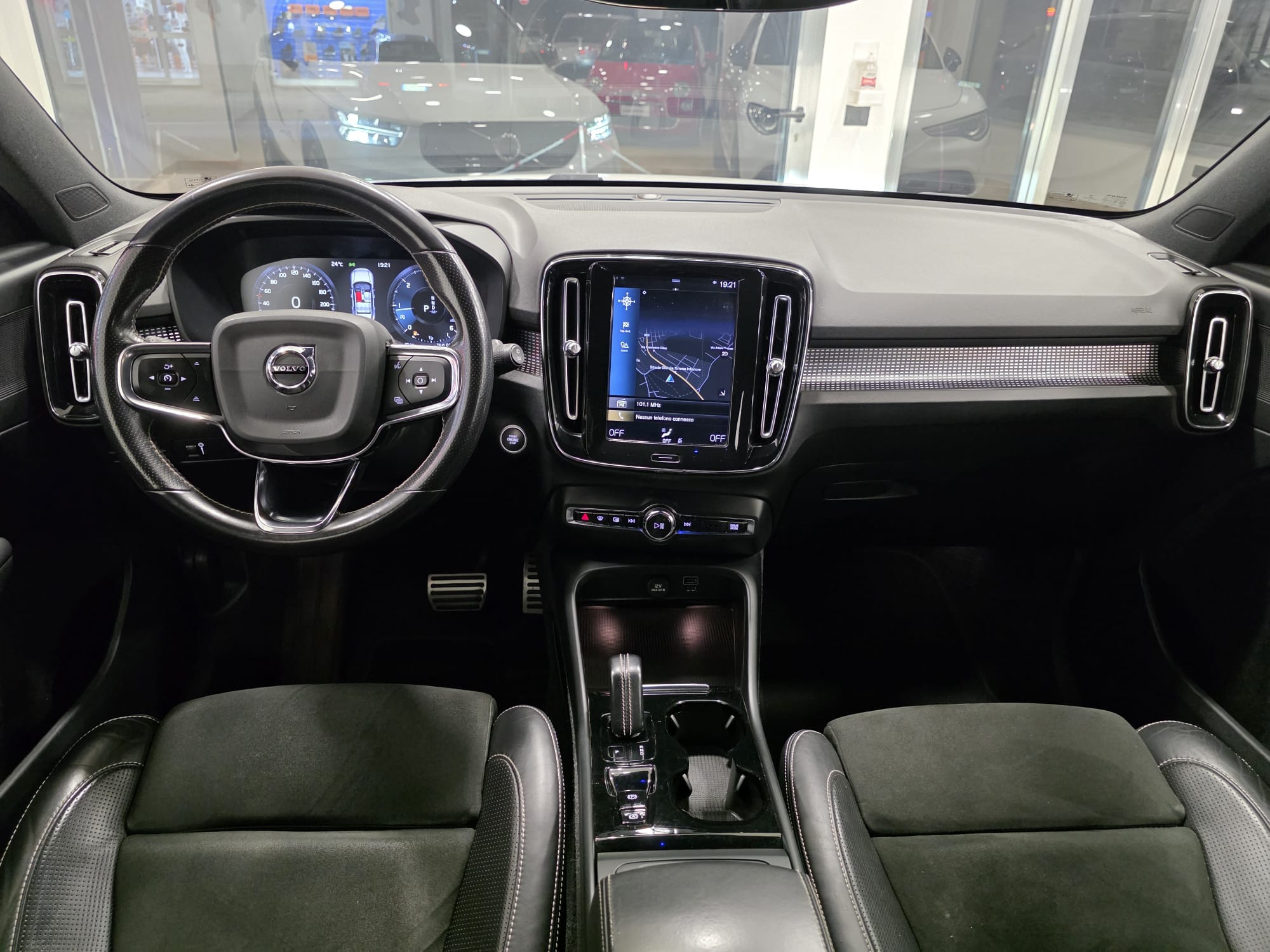 Volvo XC40 2.0 d3 R-design 150 Cv auto my21
